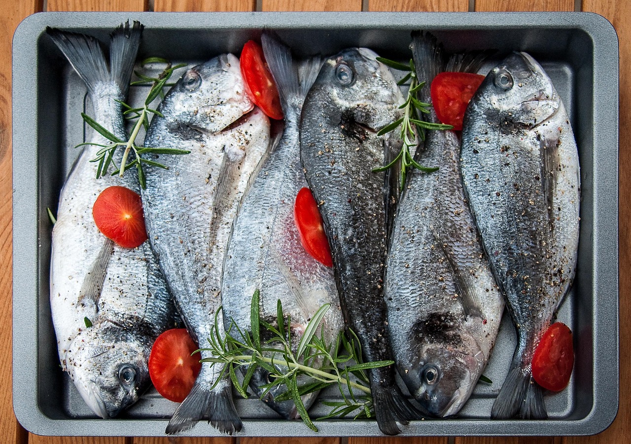 Poissons bleus riches en oméga-3, essentiels pour une alimentation saine et équilibrée.